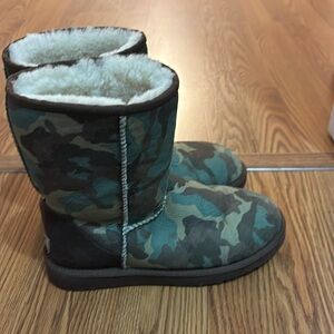 Camo Uggs !